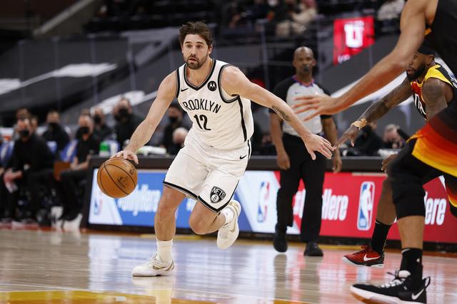 NBA名帅阿德尔曼去世享年79岁：曾执教姚明，率火箭打出22连胜
